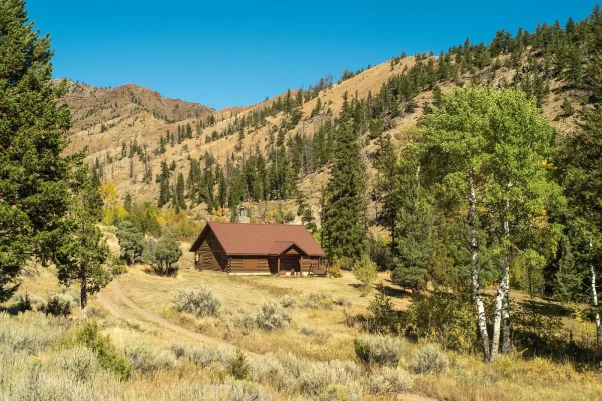 Mountain valley cabin retreat in the Absarokas