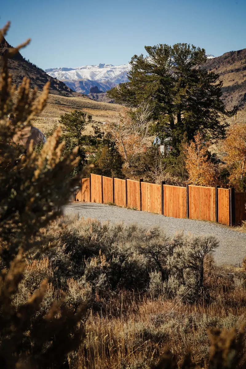 Cedar fence with mountain backdrop by Pilot Peak Construction